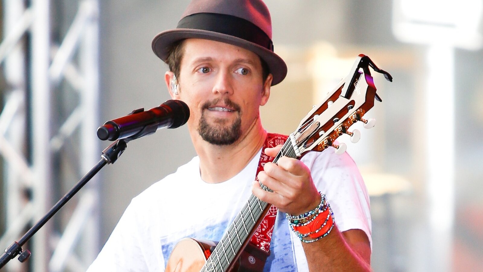 Live performance by American singer-songwriter Jason Mraz. cover